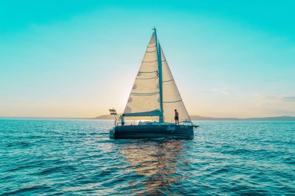Daily Sailing Featured Daily Sailing Tour from 9.00 - 17.00h