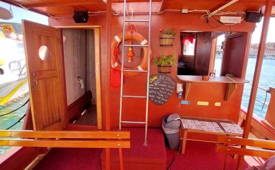 Blue Cave Cres - Passenger transport by sea, day trips with lunch and drinks, fish picnic (11)