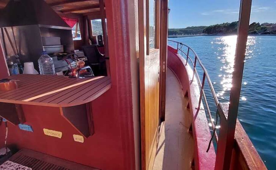 Blue Cave Cres - Passenger transport by sea, day trips with lunch and drinks, fish picnic (12)